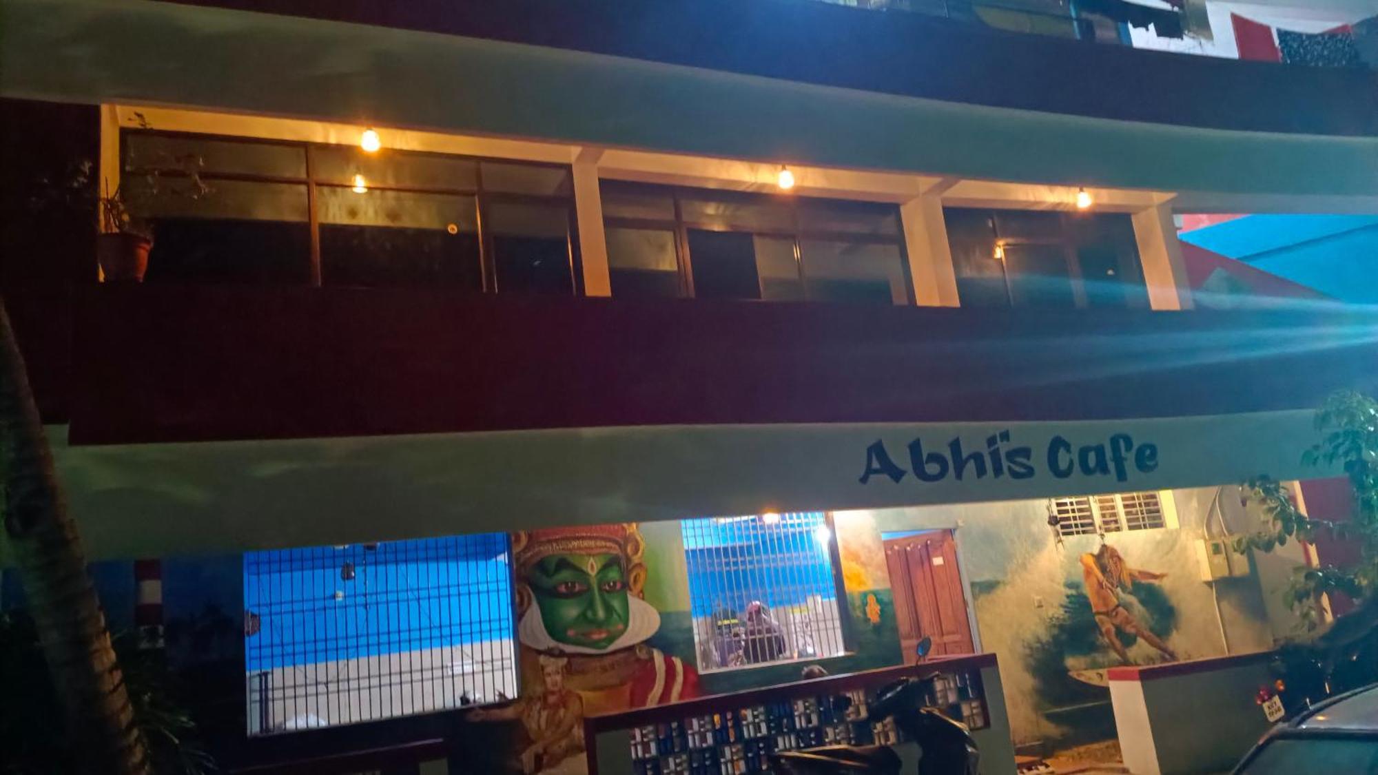Abhi'S Cafe Avaduthura Kovalam Esterno foto